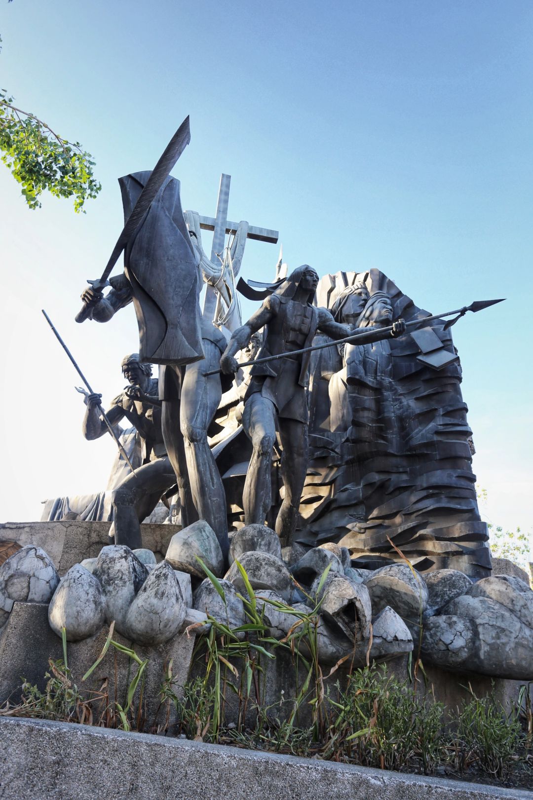 Cebu-Cebu Heritage Monument (Parian Monument), 🤝the centerpiece of Parian Park