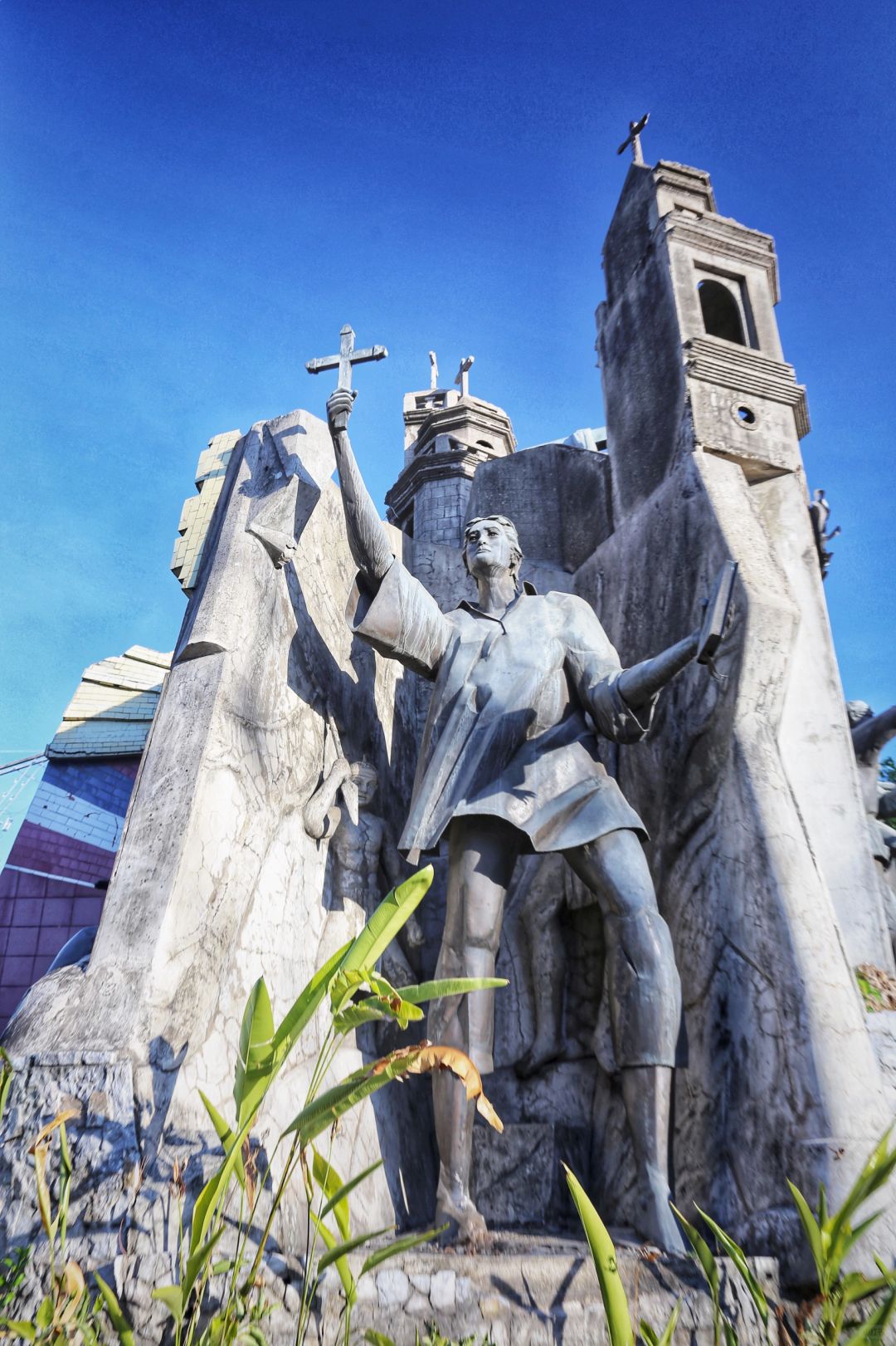 Cebu-Cebu Heritage Monument (Parian Monument), 🤝the centerpiece of Parian Park