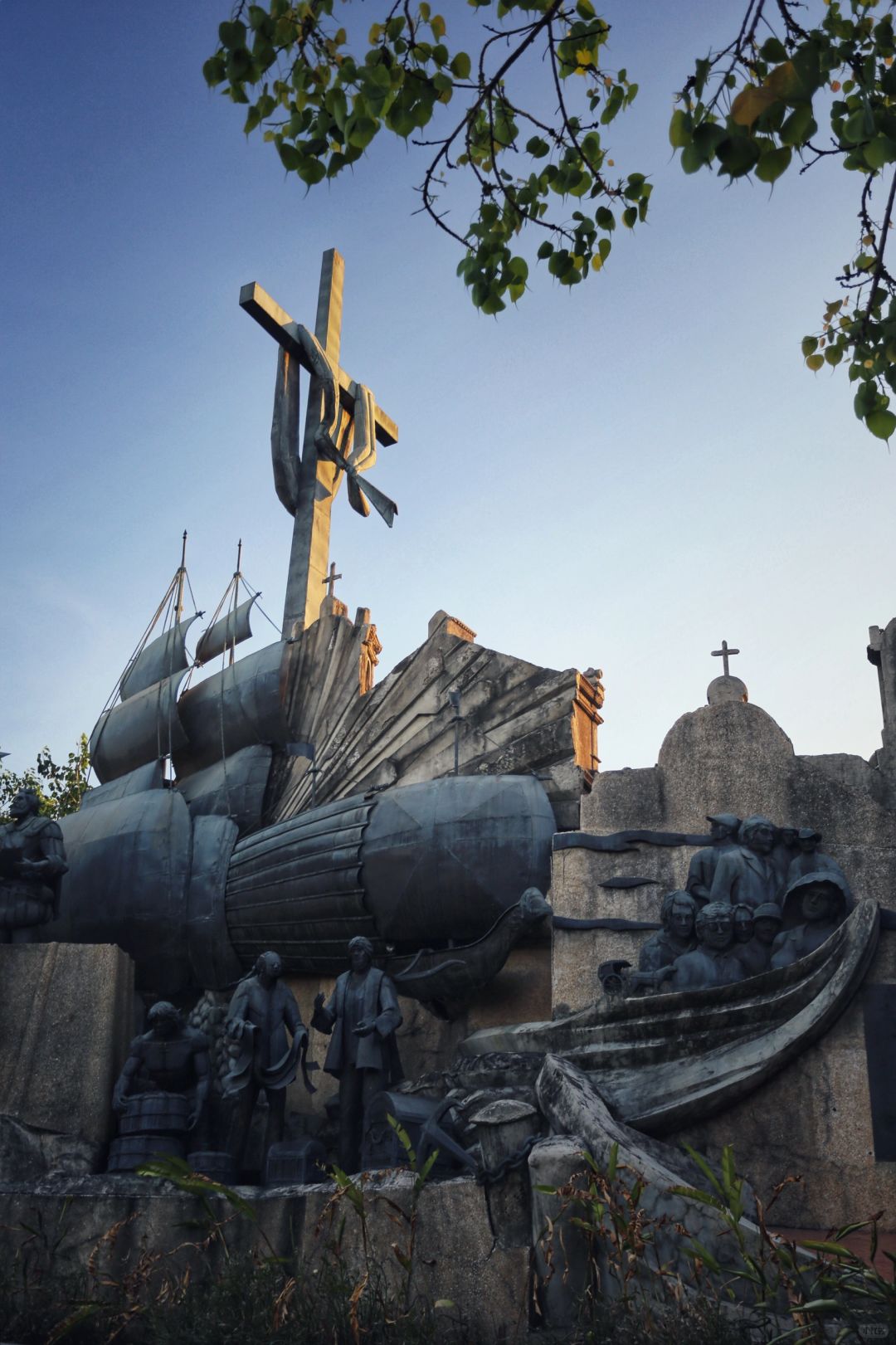 Cebu-Cebu Heritage Monument (Parian Monument), 🤝the centerpiece of Parian Park