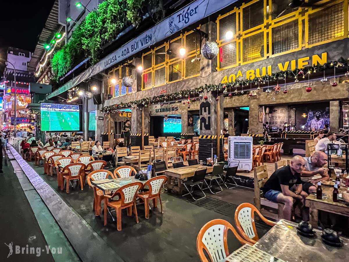 Ho Chi Minh-Guide to Pham Ngu Lao Street: Food, massage, bars, hot girls, and super decadent nightlife