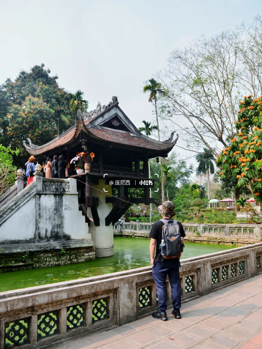 Hanoi-The most amazing ancient temple in Hanoi, where one pillar supports the entire building