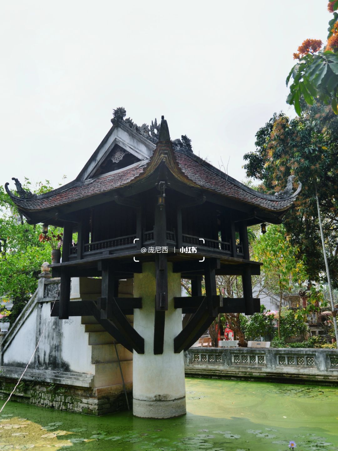 Hanoi-The most amazing ancient temple in Hanoi, where one pillar supports the entire building