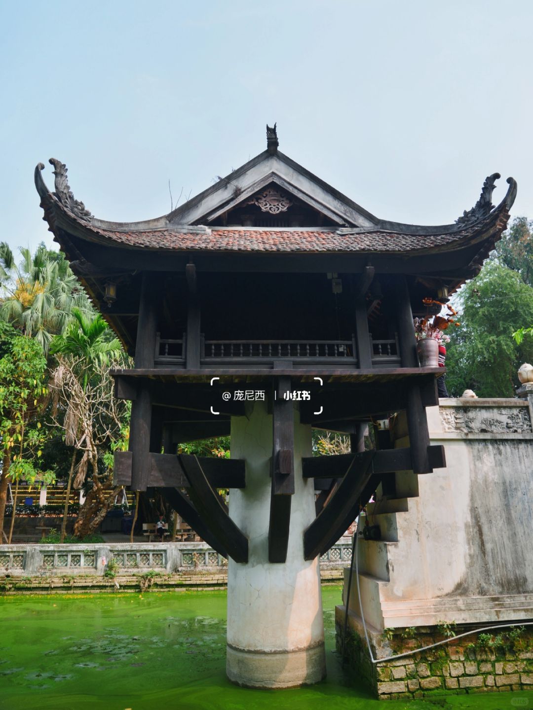 Hanoi-The most amazing ancient temple in Hanoi, where one pillar supports the entire building