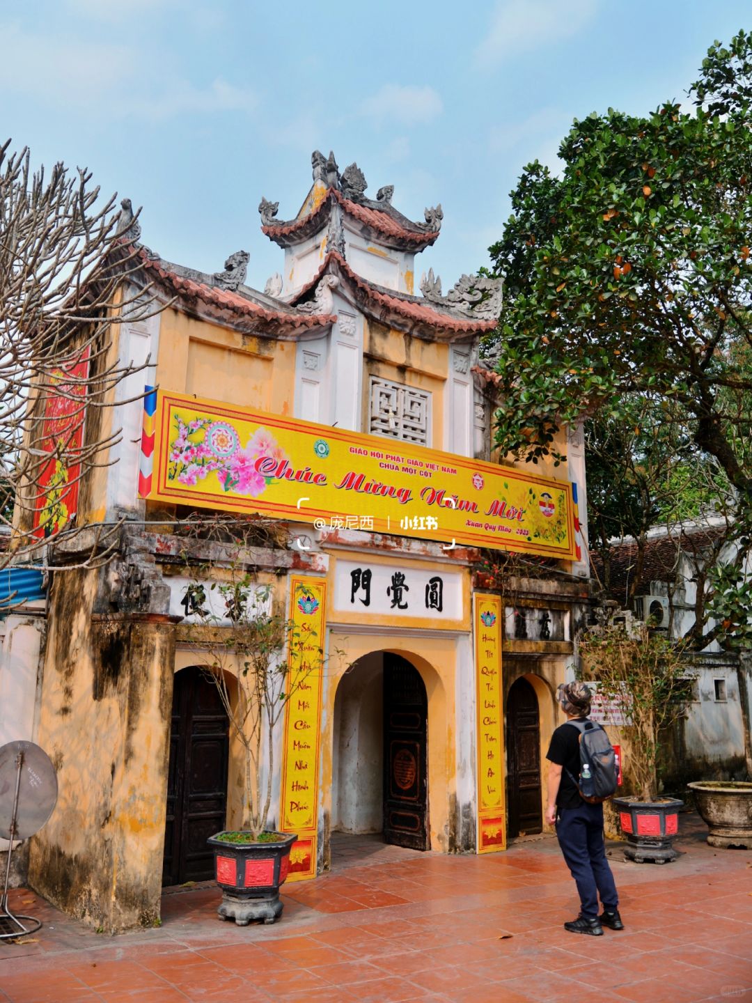 Hanoi-The most amazing ancient temple in Hanoi, where one pillar supports the entire building