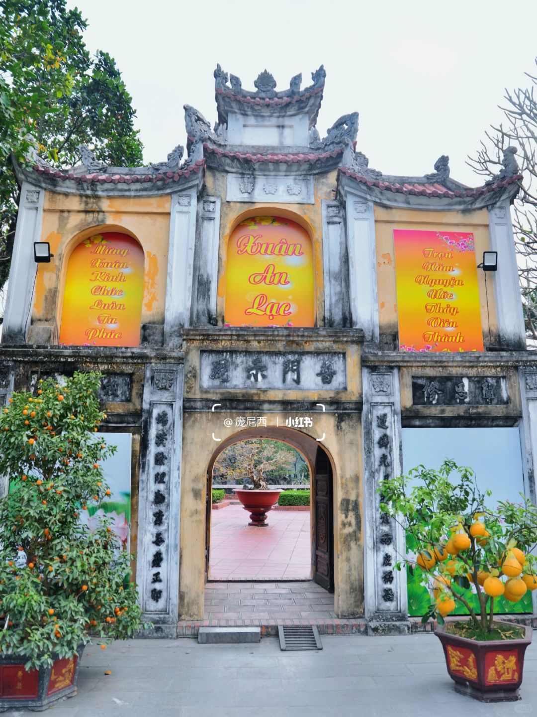 Hanoi-The most amazing ancient temple in Hanoi, where one pillar supports the entire building