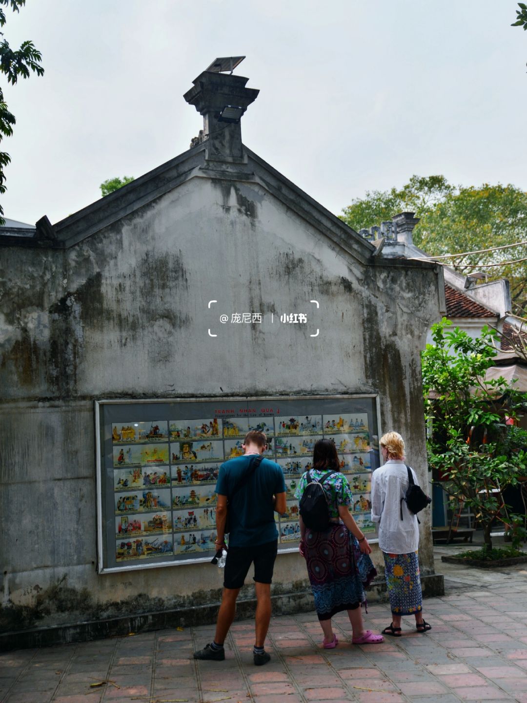 Hanoi-The most amazing ancient temple in Hanoi, where one pillar supports the entire building