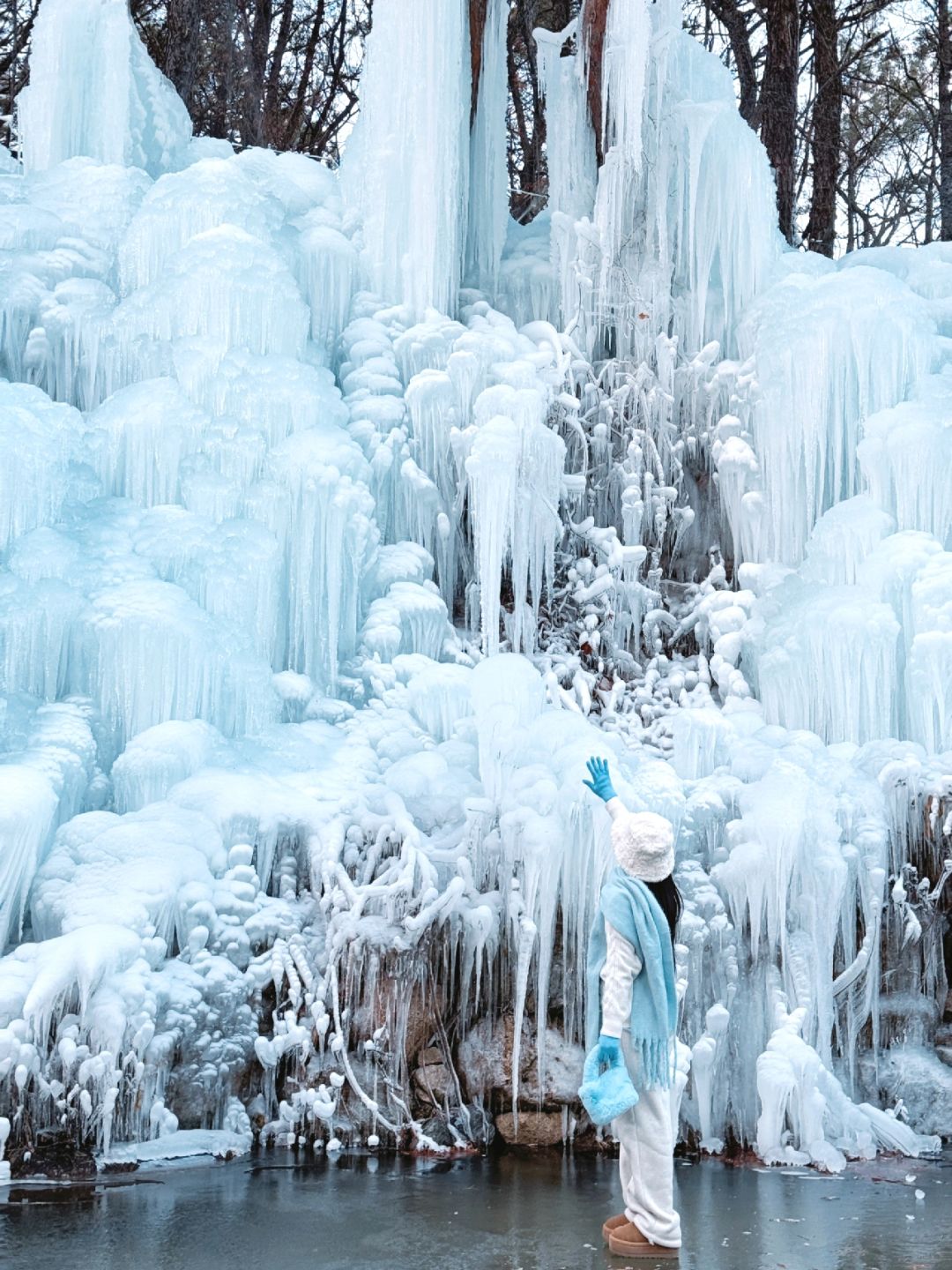 Seoul-Korea's Frozen, 🧊A spectacular snow and ice waterfall in the suburbs of Seoul