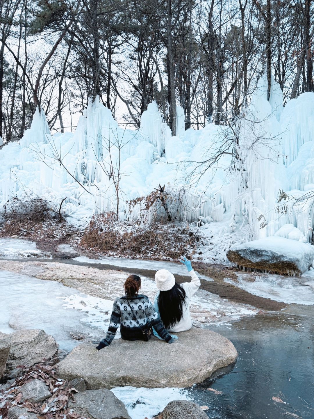 Seoul-Korea's Frozen, 🧊A spectacular snow and ice waterfall in the suburbs of Seoul