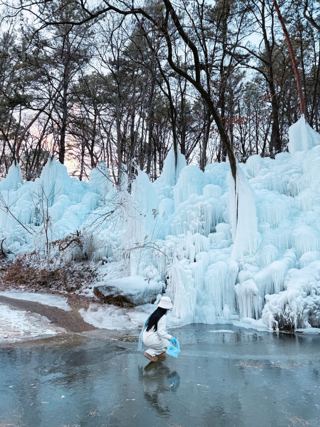 Seoul-Korea's Frozen, 🧊A spectacular snow and ice waterfall in the suburbs of Seoul