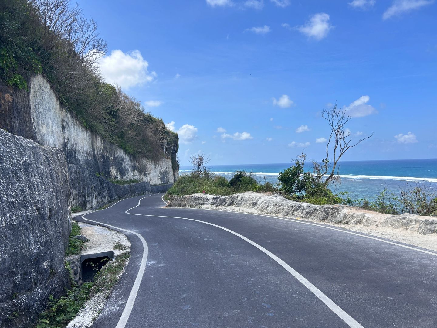 Bali-The last day in Bali, 📖guide to hiking on the cliff road. Rent a motorbike and ride around