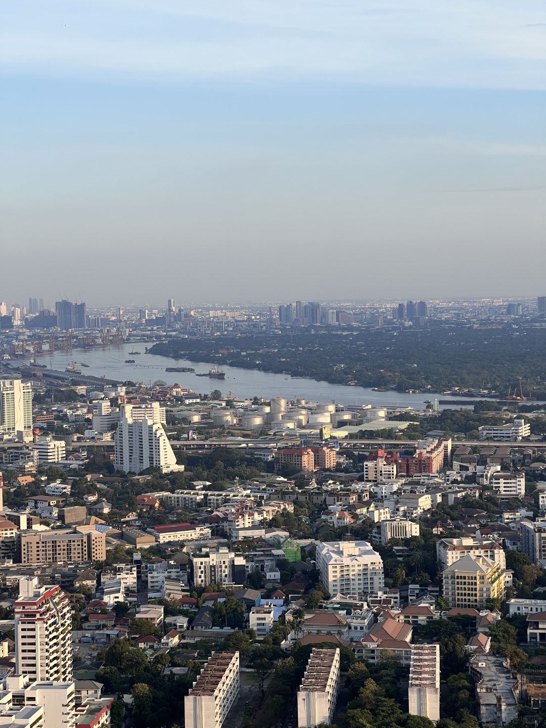 Bangkok-Moon Bar, sky bar on the 59th floor of Banyan Tree Hotel Bangkok, overlooks the entire city