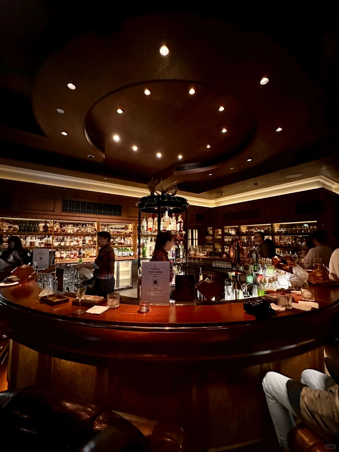 Macao-Galaxy Hotel Macallan Whisky Bar, with live performances by resident singers every night