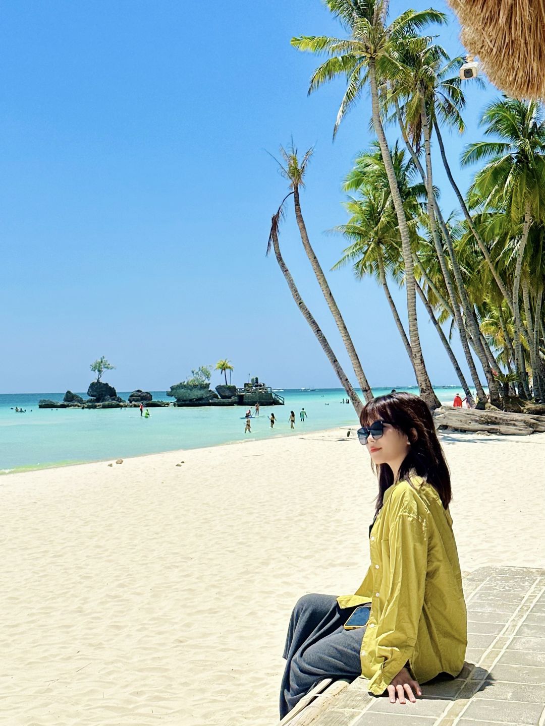 Boracay-The Sunny Side Cafe on Boracay is as beautiful as a painting, no color adjustment required