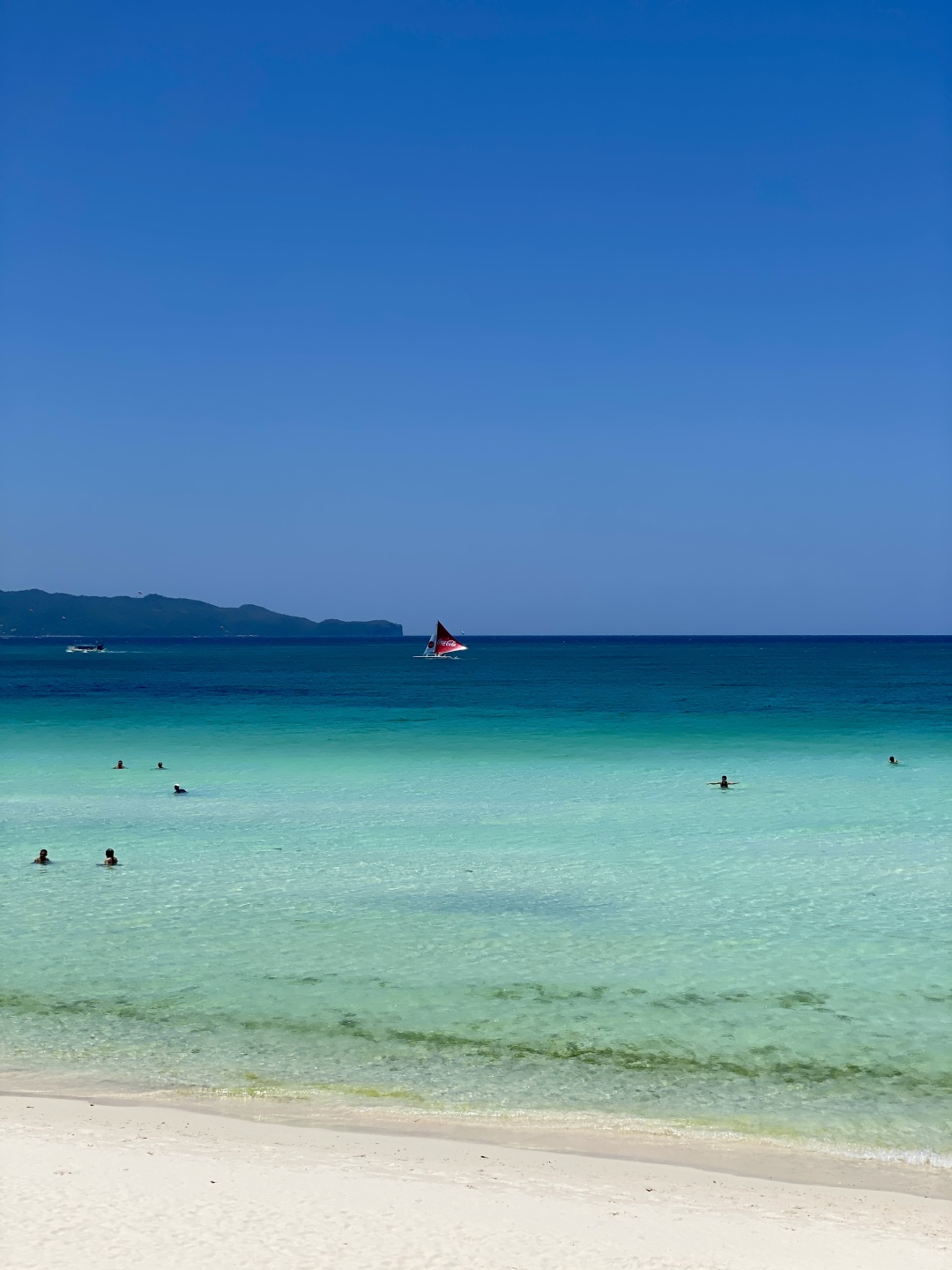 Boracay-The Sunny Side Cafe on Boracay is as beautiful as a painting, no color adjustment required