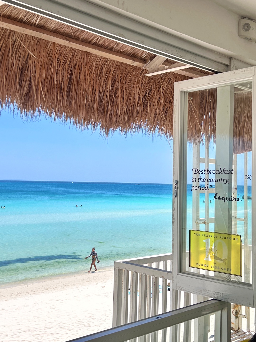 Boracay-The Sunny Side Cafe on Boracay is as beautiful as a painting, no color adjustment required