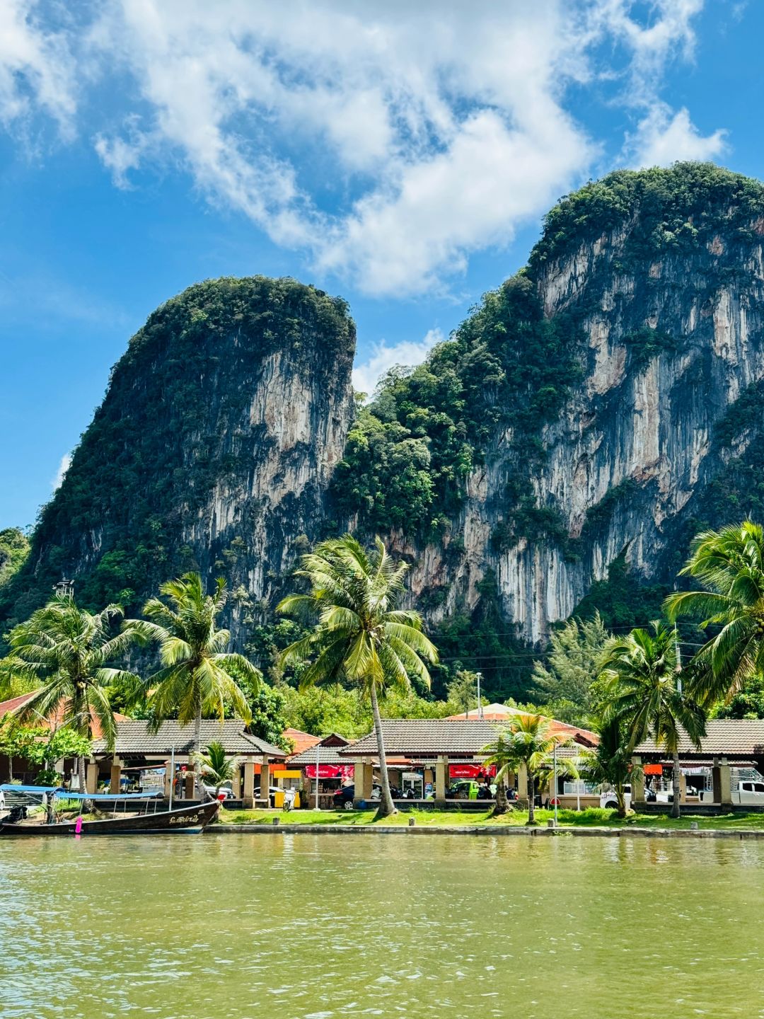 Phuket-Phuket Phang Nga Bay National Park tourist attractions, floating market and karst boating