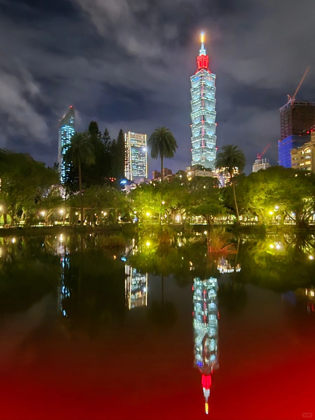 Taiwan-Taipei Zhongshan Park, where I want to take CRUSH on a date, many couples are kissing