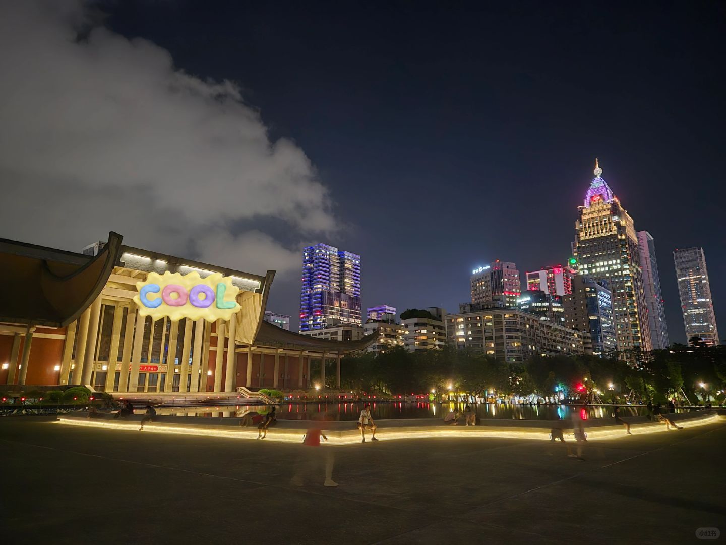 Taiwan-Taipei Zhongshan Park, where I want to take CRUSH on a date, many couples are kissing