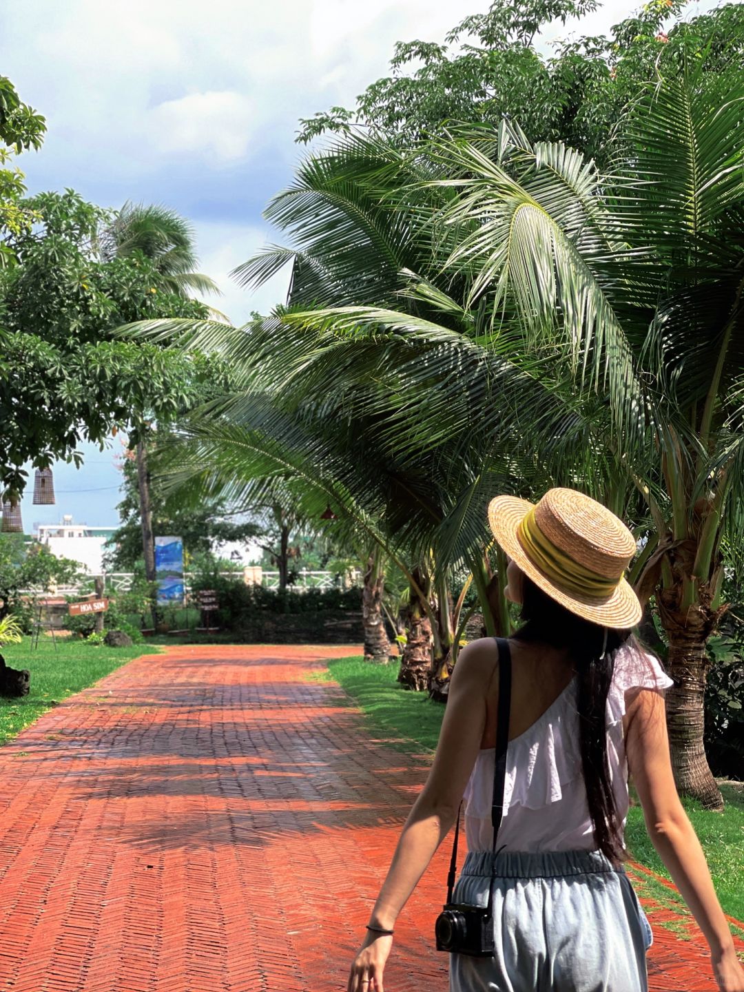 Ho Chi Minh-Binh Quoi Village Park in Ho Chi Minh City feels like returning to the rainforest of Ubud, Bali