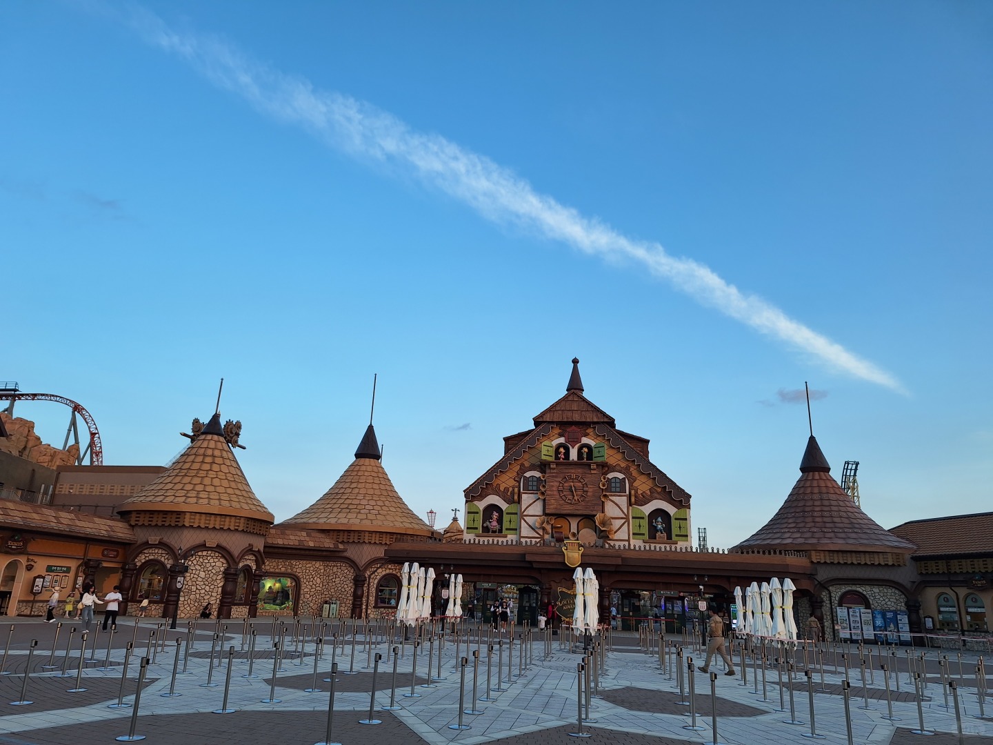 Busan/Jeju-Busan Lotte World Main Amusement Park, 💞featuring carousel and roller coaster rides