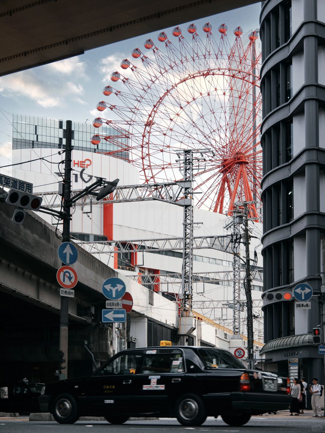 Osaka-Osaka City Walk Tour Route. Yasaka Shrine, Tsutenkaku, Ferris wheel, observatory, Shinsaibashi, Dotonbori