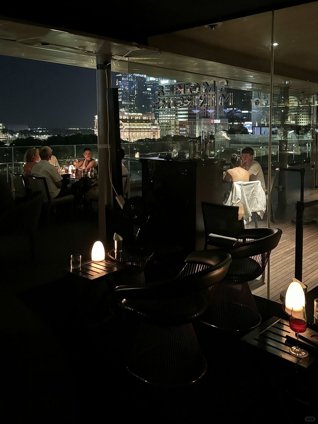 Singapore-Smoke & Mirrors Bar, experience 12 unique cocktails and overlook the night view of Singapore city