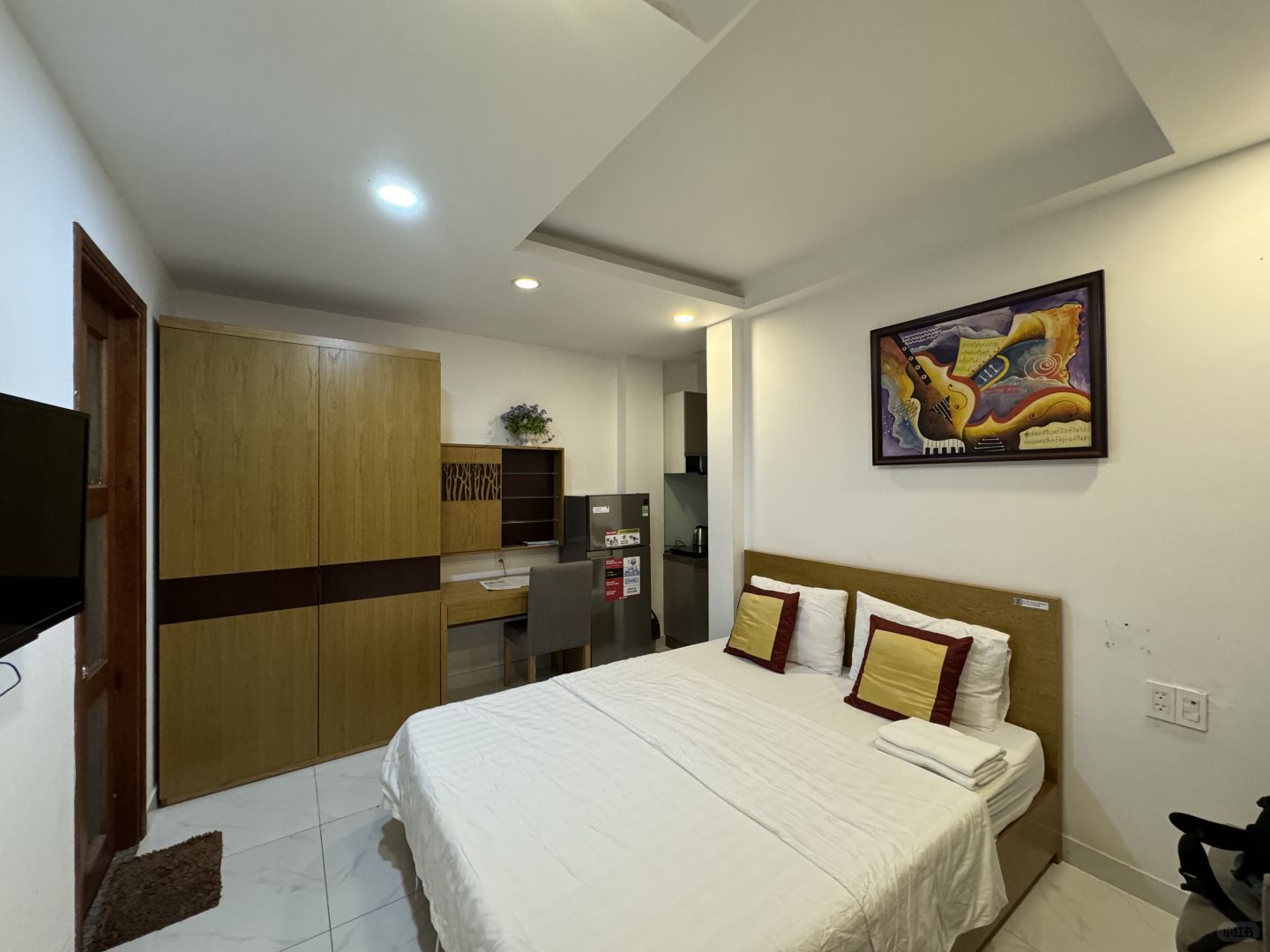 Ho Chi Minh-60p luxery Apartment Saigon B&B, boss speaks good English and communication is smooth