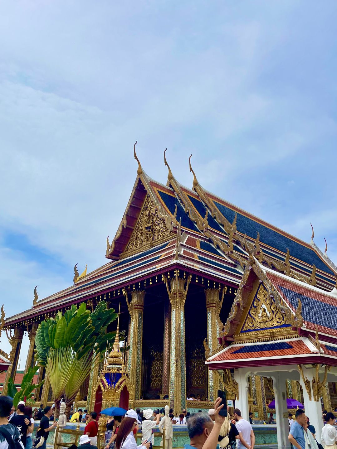 Bangkok-One day tour guide to Bangkok. Grand Palace, Alen Temple, Chinatown, and Icon Siam Shopping