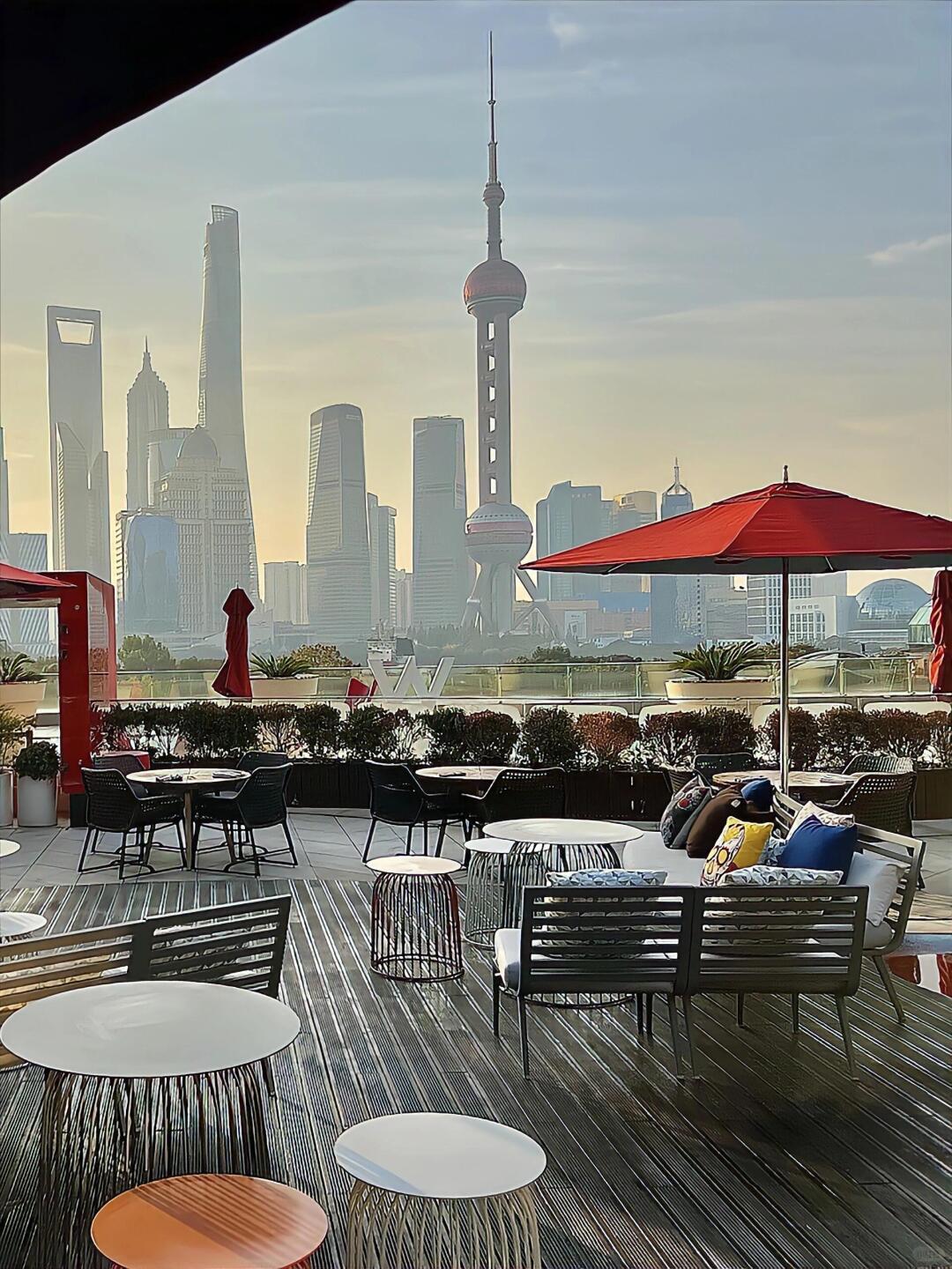 Jiangsu/Zhejiang/Shanghai-The W Hotel on the Bund in Shanghai, located near the Huangpu River, boasts unparalleled beautiful scenery