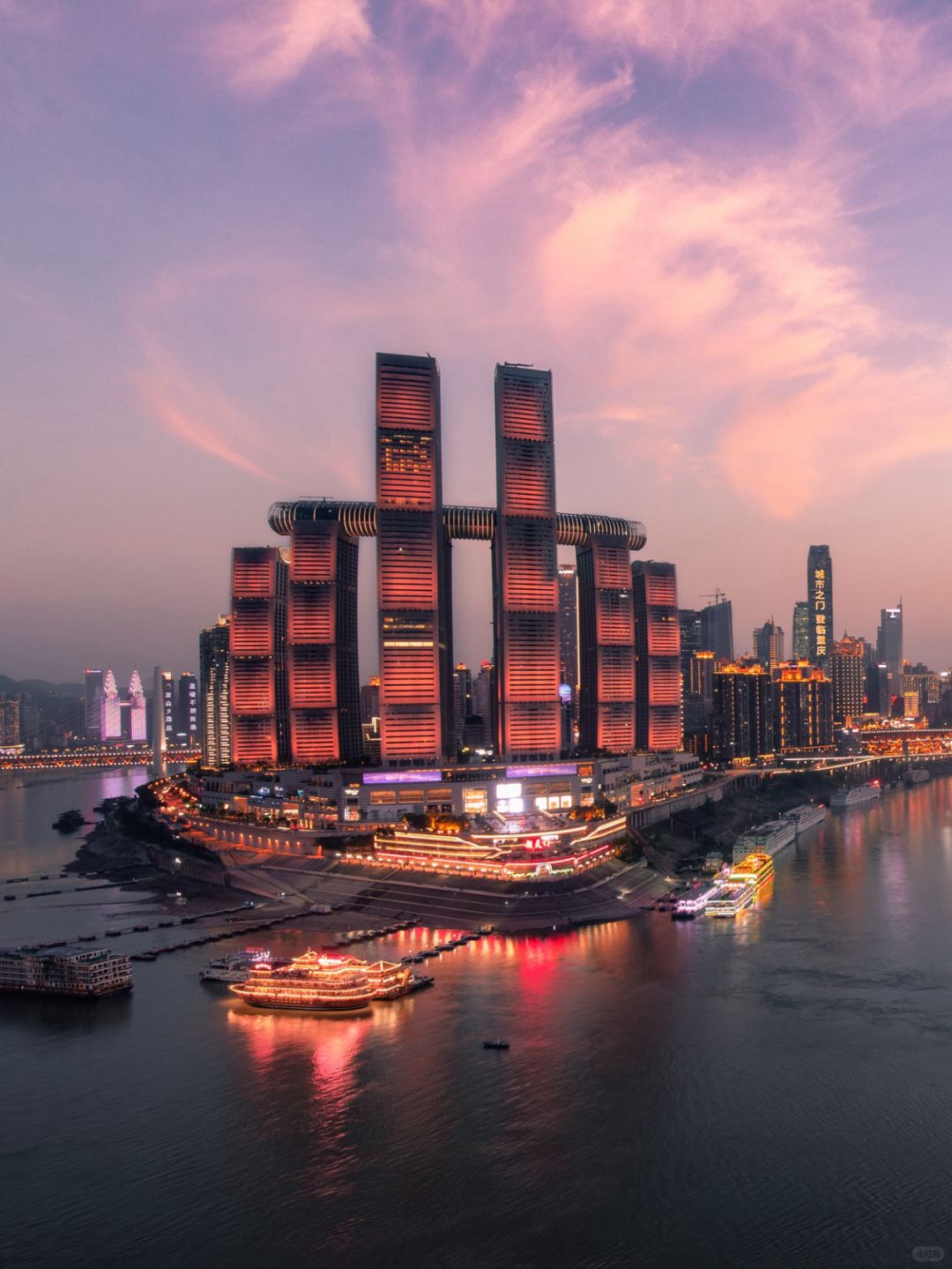 Sichuan-Chongqing Raffles Intercontinental Hotel, located in Yuzhong District, has a distinct Chongqing style