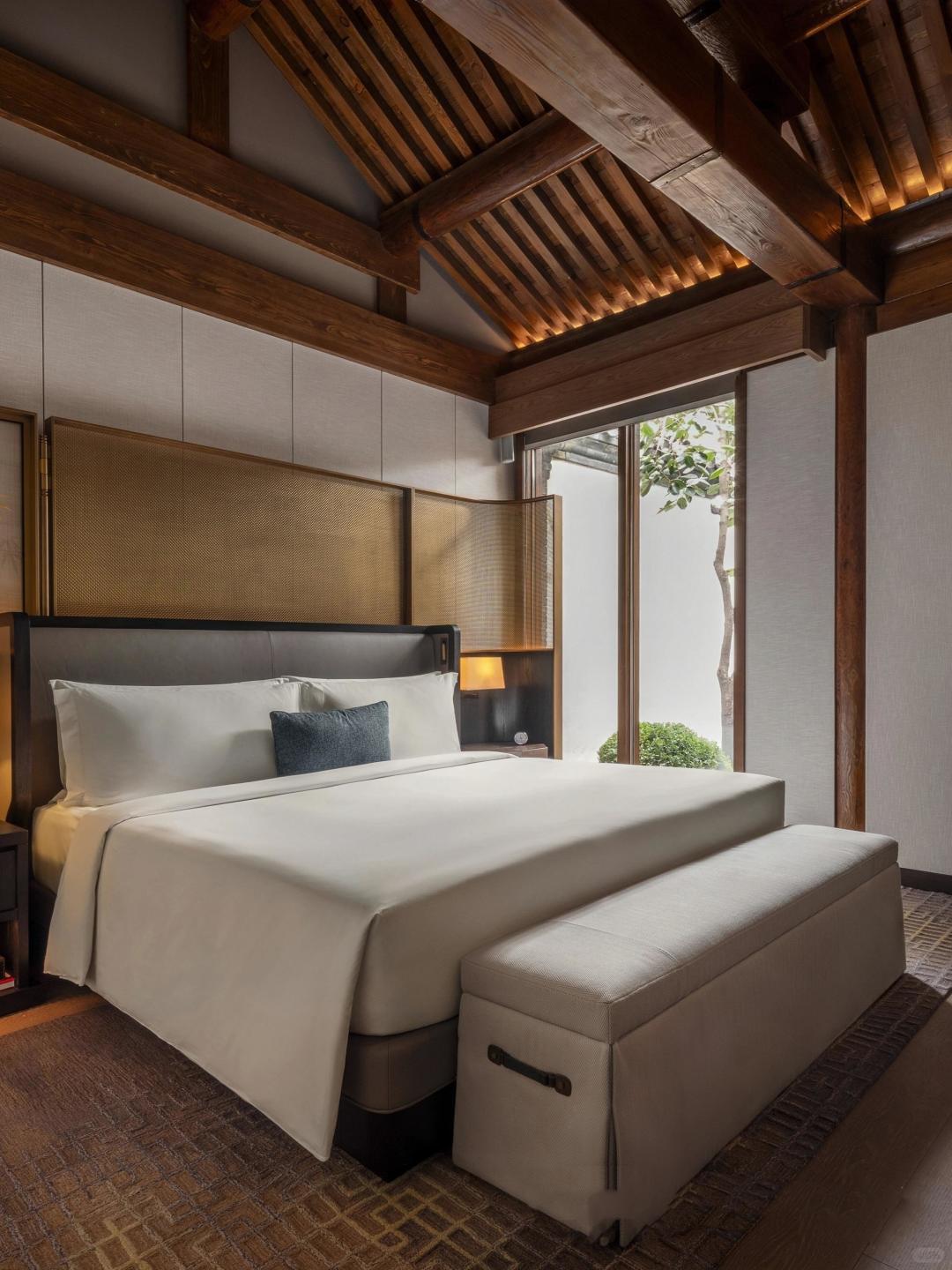 Beijing/Tianjin-Beijing Qianmen Mandarin Oriental Hotel, gathers the creativity of global design masters, perfectly integrating Eastern aesthetics with contemporary luxury styles.