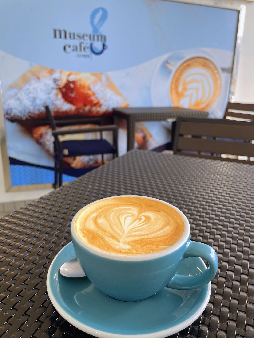 Hong kong-At the Hong Kong Pier 8 Museum Caf é, enjoy the highest quality eco-friendly coffee while gazing at the sea!