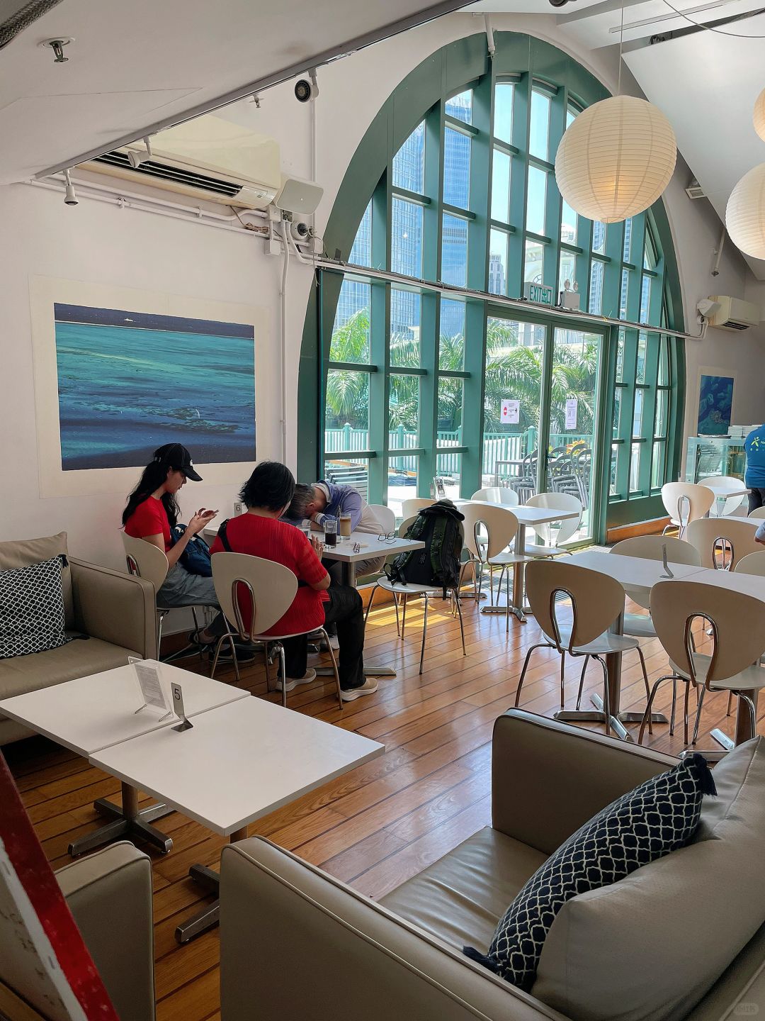 Hong kong-At the Hong Kong Pier 8 Museum Caf é, enjoy the highest quality eco-friendly coffee while gazing at the sea!