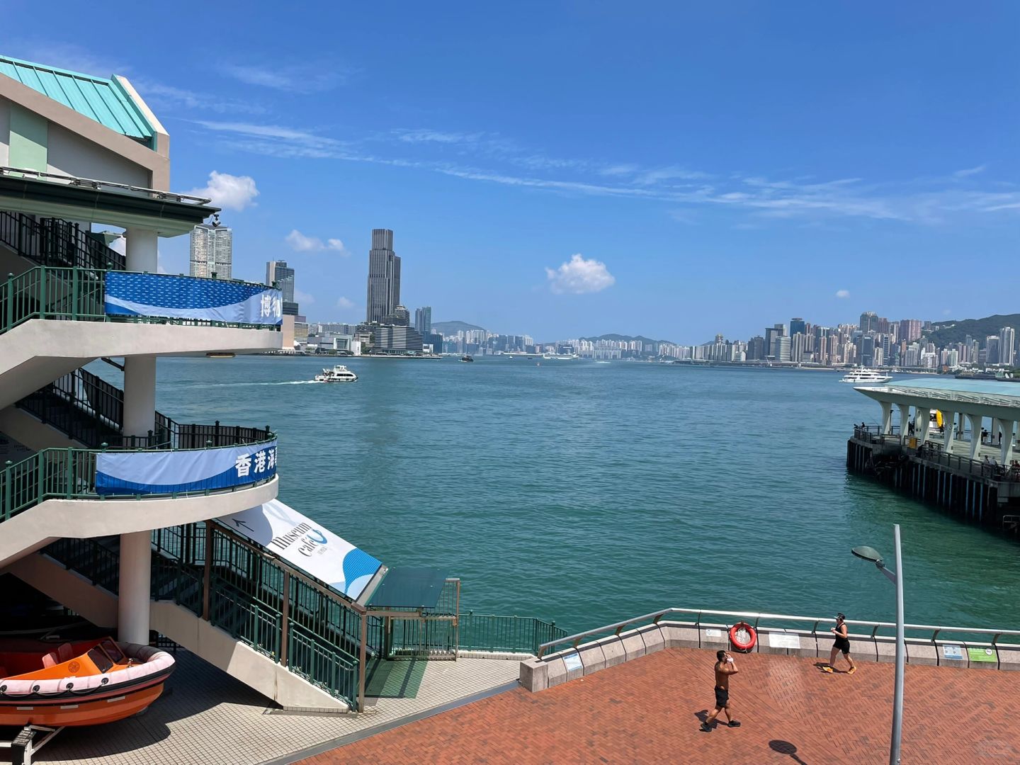 Hong kong-At the Hong Kong Pier 8 Museum Caf é, enjoy the highest quality eco-friendly coffee while gazing at the sea!