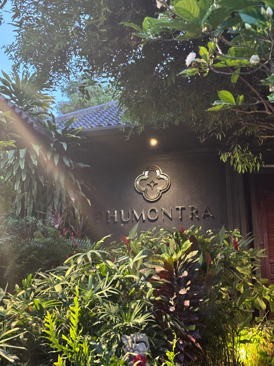 Phuket-Phumontra Spa Review in Phuket. Body scrub, essential oil massage, herbal hot compress