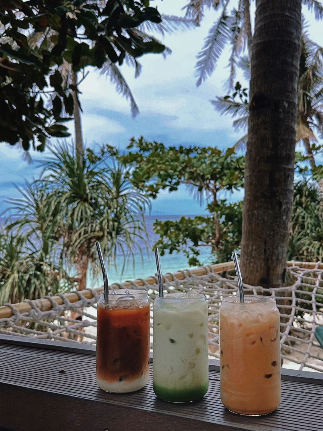 Boracay-Calma Cafe, a seaside cafe in Boracay, where you can lie in a hammock and bask in the sun