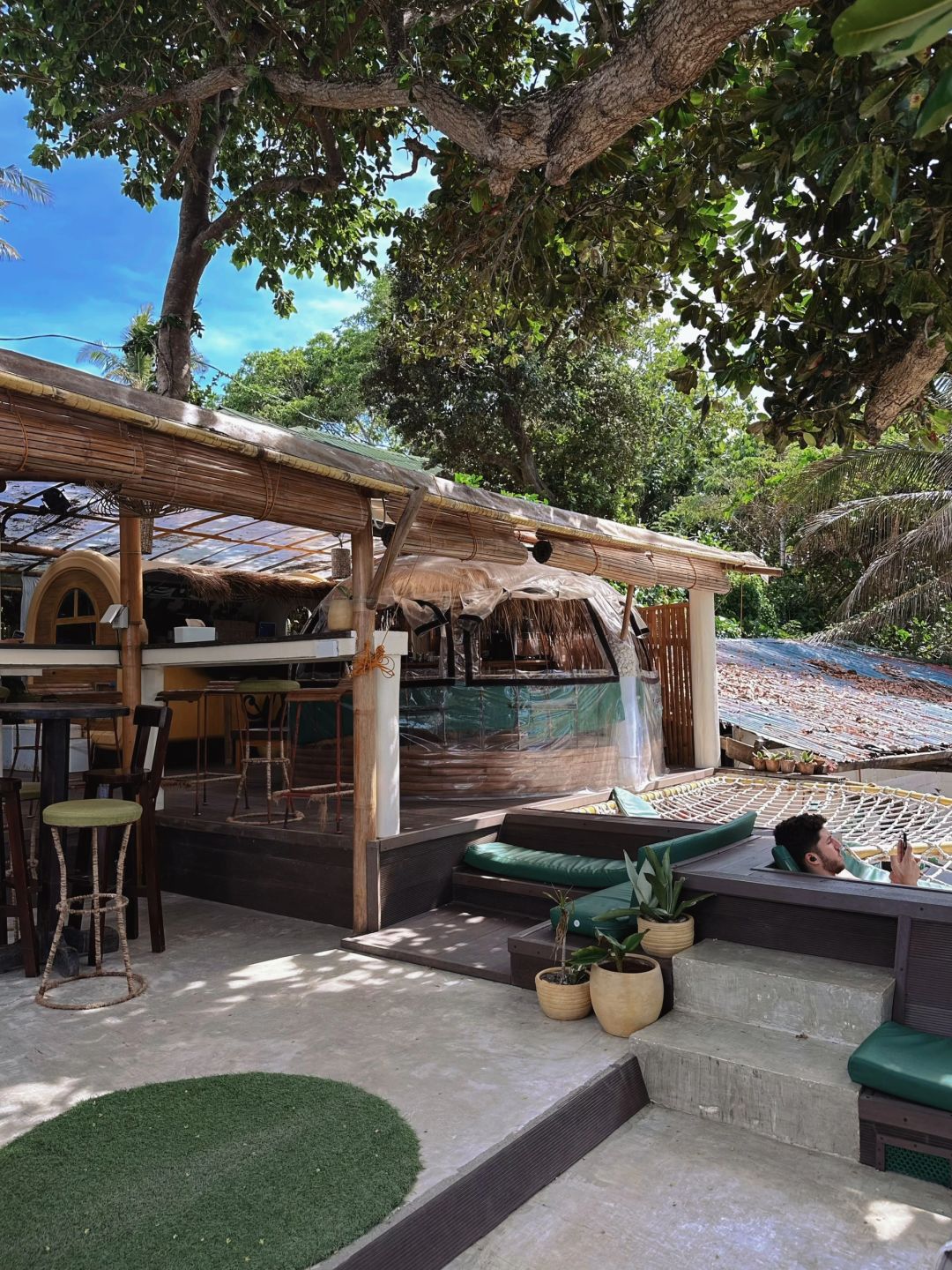 Boracay-Calma Cafe, a seaside cafe in Boracay, where you can lie in a hammock and bask in the sun