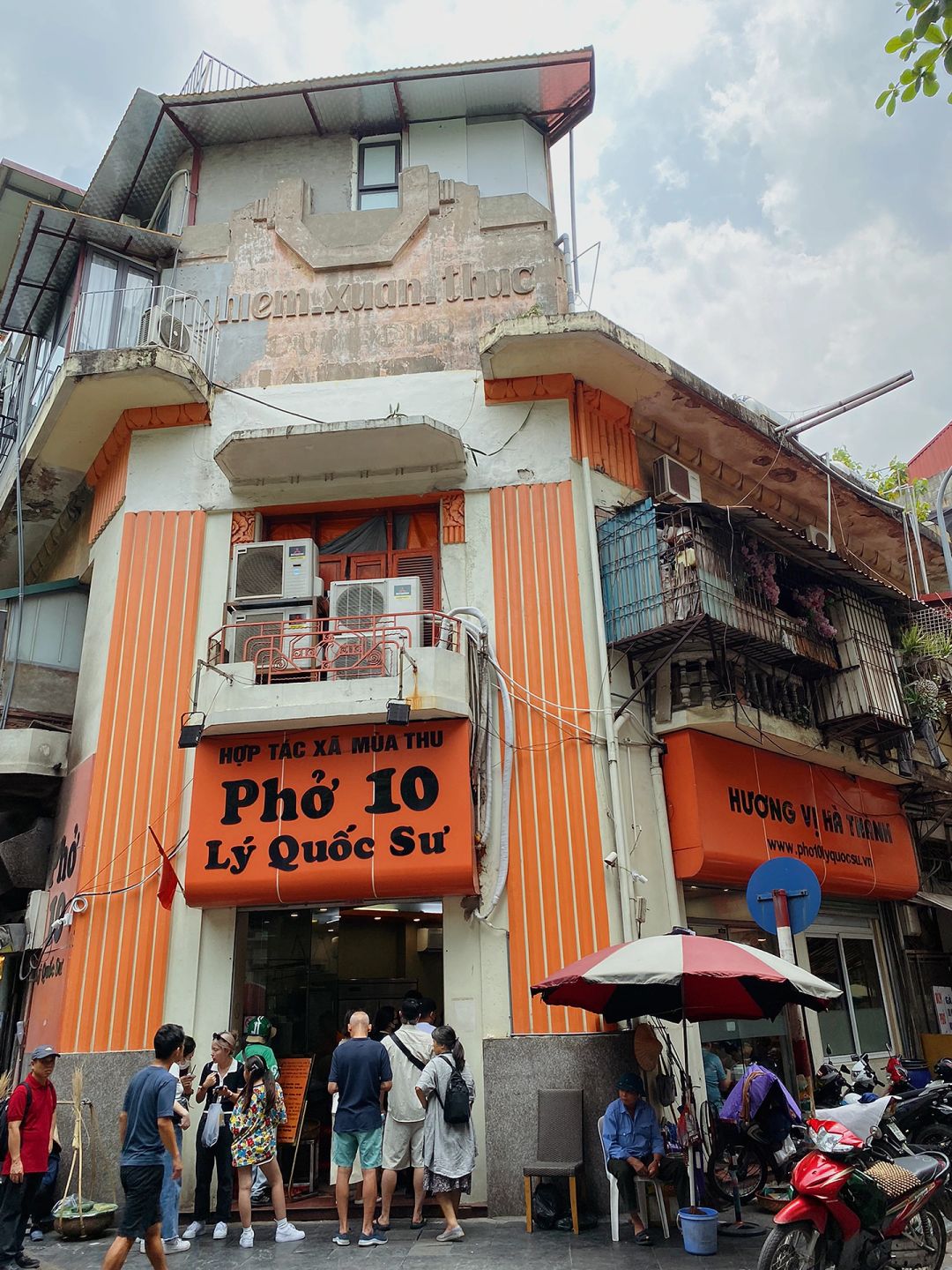 Hanoi-Phö 10 Ly Quâc Su restaurant, I want to eat 10 bowls of Vietnamese noodles at a time