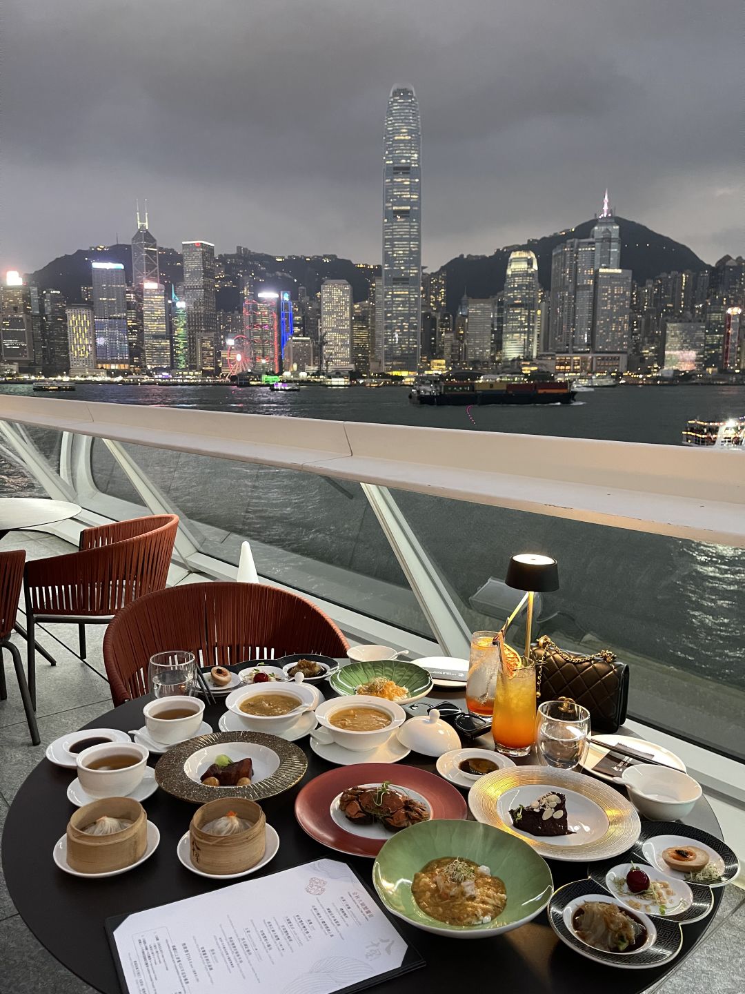 Hong kong-Hong Kong Harbour City restaurant: Enjoy a 270 degree panoramic view of Victoria Harbour and delicious hairy crabs