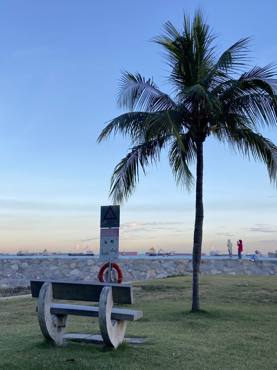 Singapore-Cycling with locals in Singapore's East Coast Park！