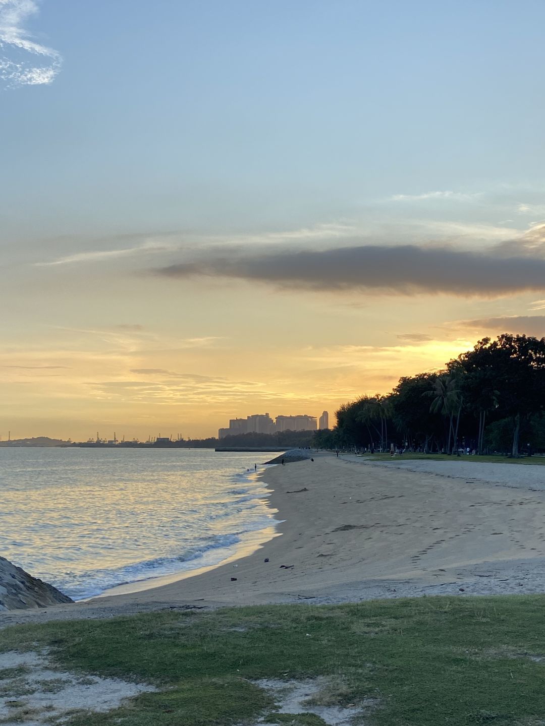 Singapore-Cycling with locals in Singapore's East Coast Park！