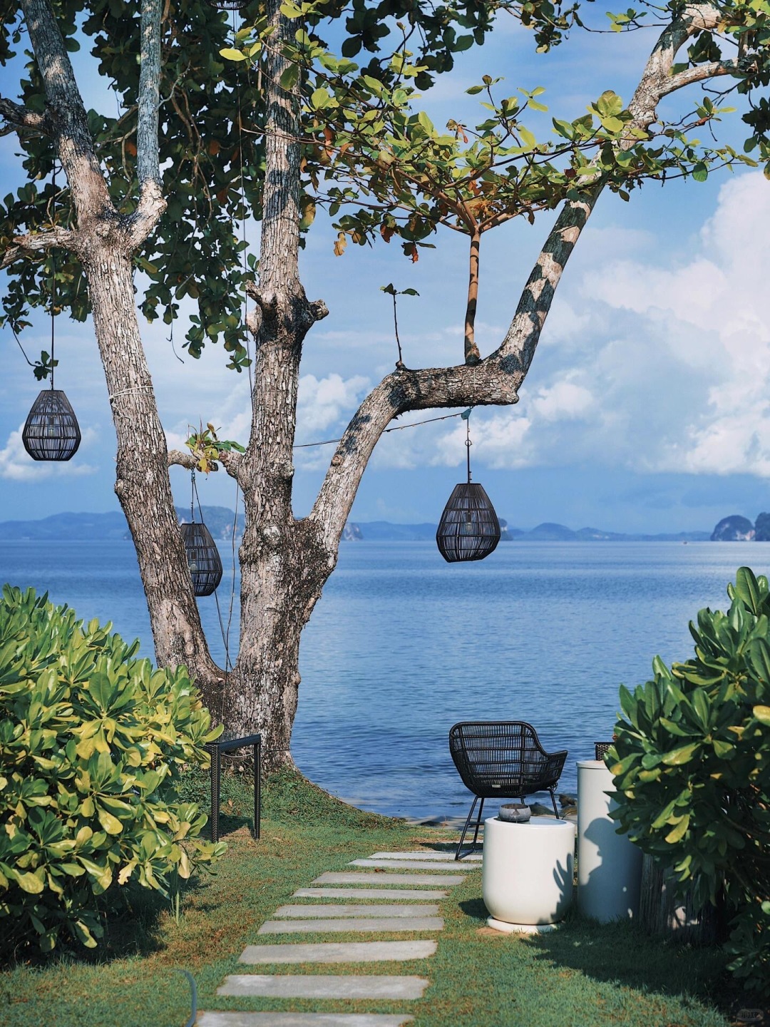 Krabi-Banyan Tree Krabi Hotel, seawater swimming pool feels the mysterious charm of Naga water god