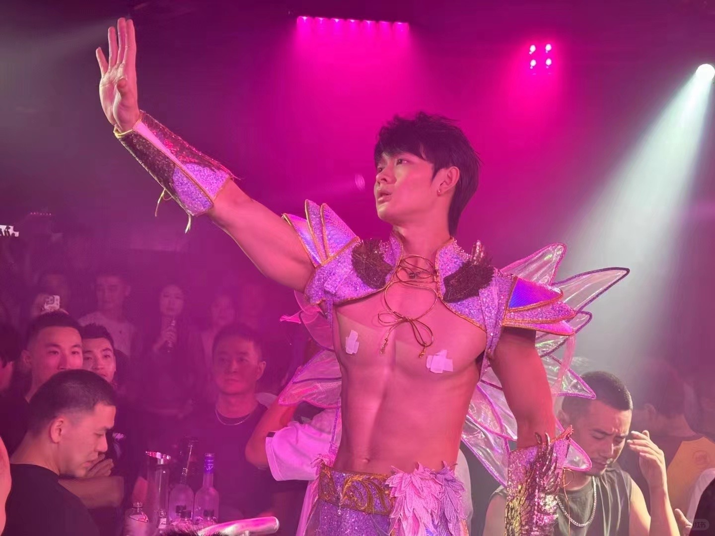 Sichuan-Come to the most popular Butterfly bar in Chengdu and have a night of revelry!