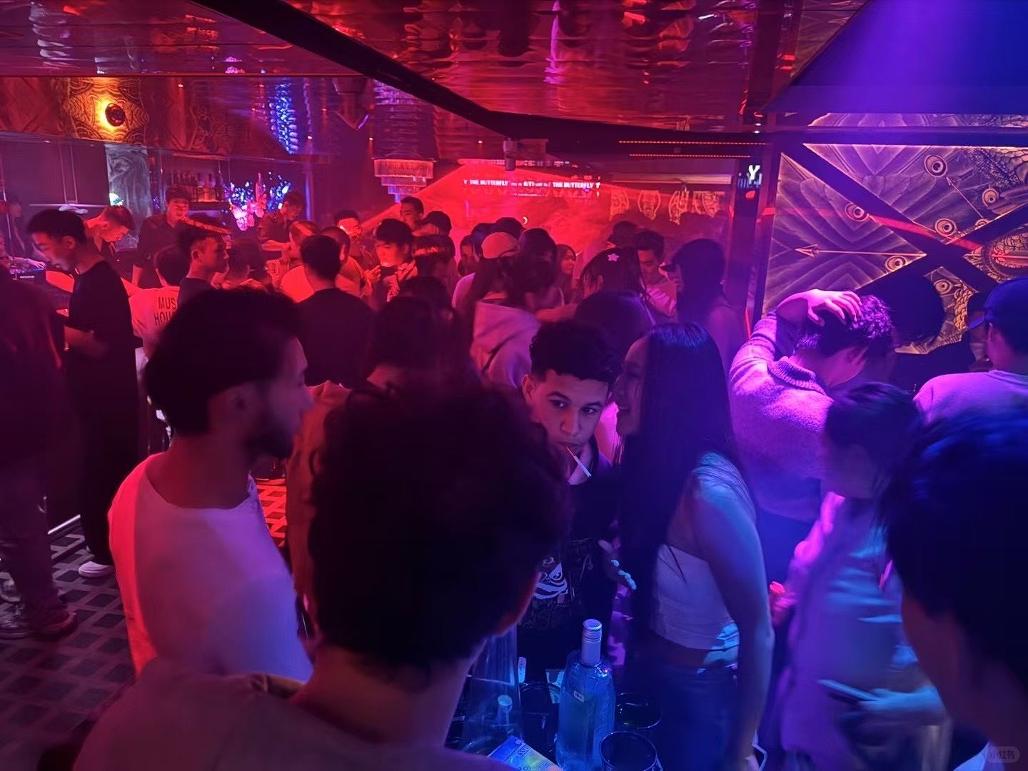 Sichuan-Come to the most popular Butterfly bar in Chengdu and have a night of revelry!