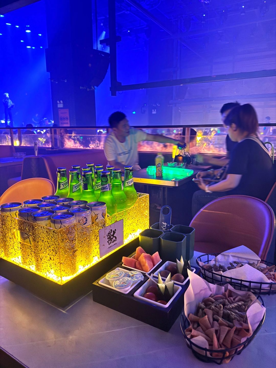 Hunan-Changsha bar invites a beautiful girls to drink ~