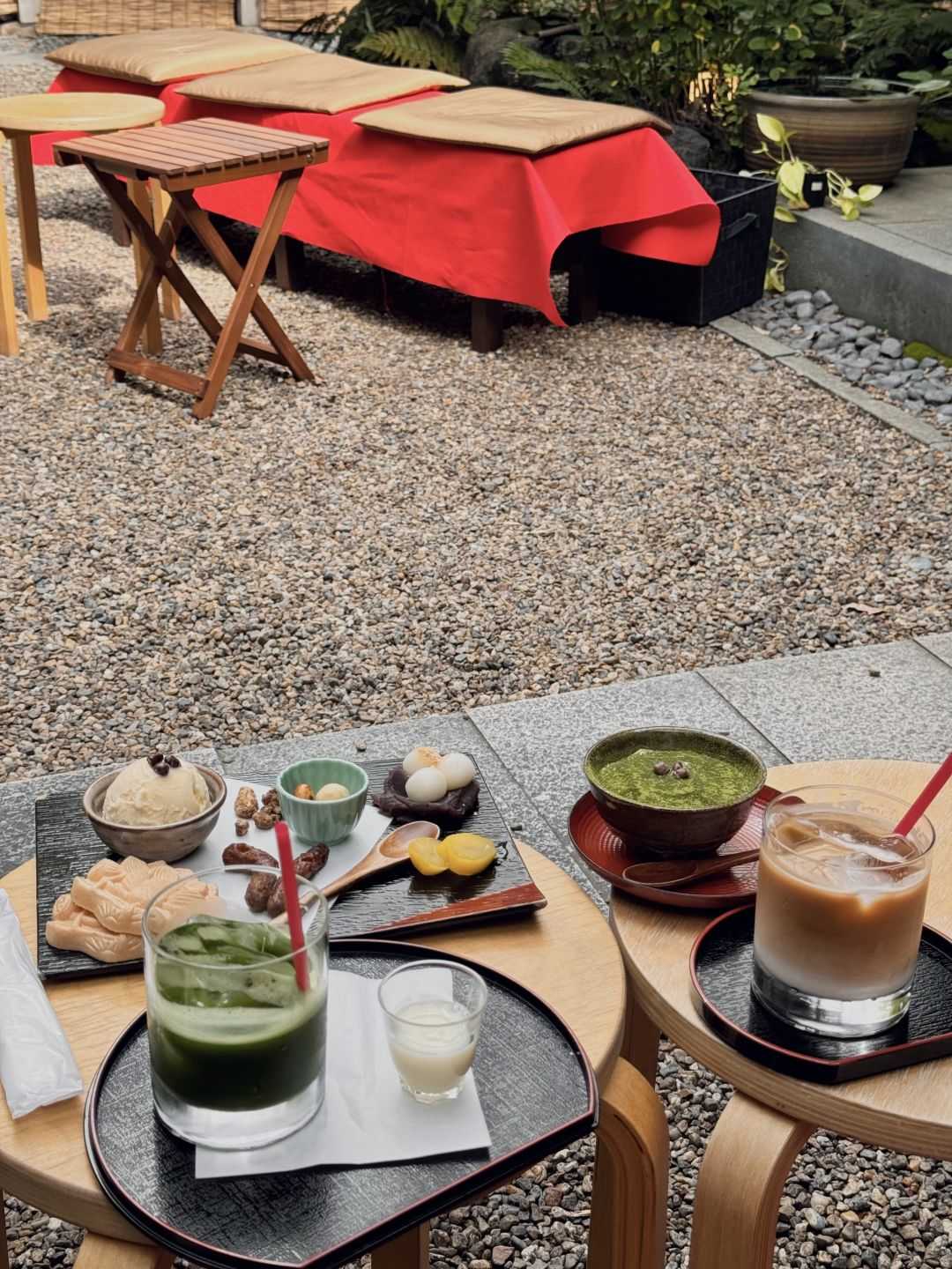 Osaka-Osaka Tachibana Street Walking Tour, Drink Coffee at the 400-year-old Temple Café Chanei