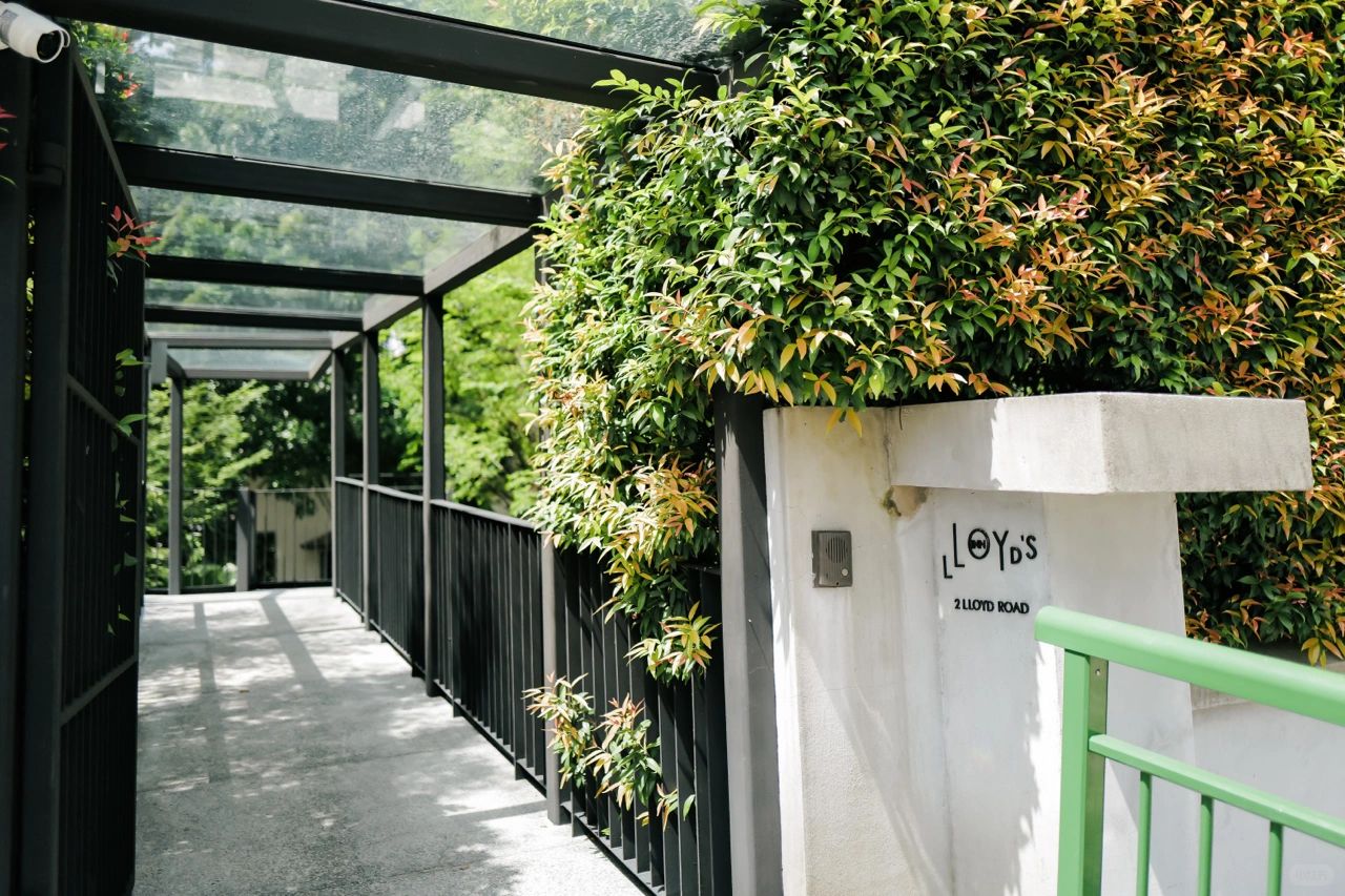 Singapore-The Lloyd's Inn hotel in Singapore makes me feel like I'm on vacation in Bali!