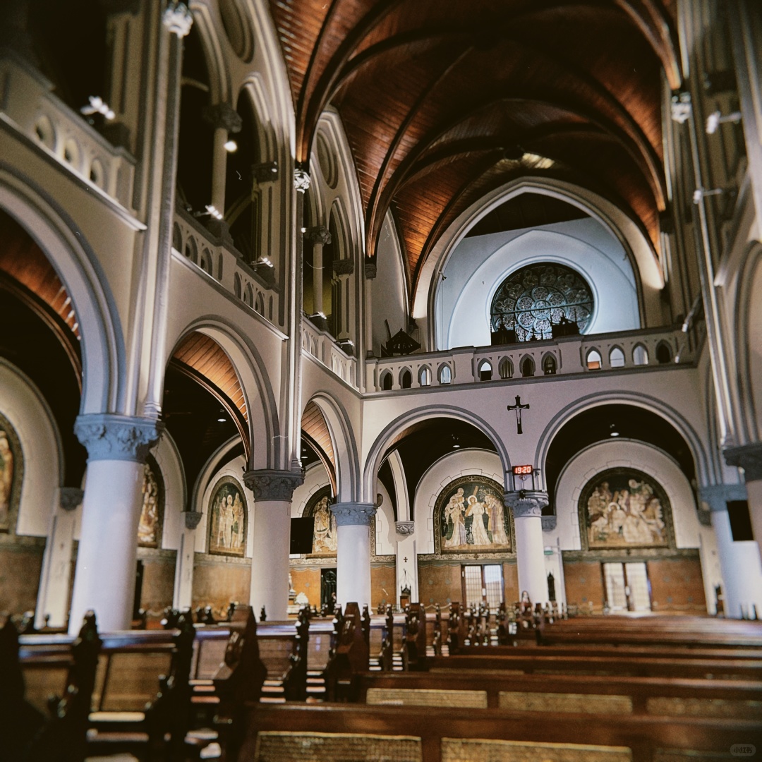 Jakarta-When traveling to Jakarta, you cannot miss the Gereja Katedral Church and the century old caf é Bafe Batavia!