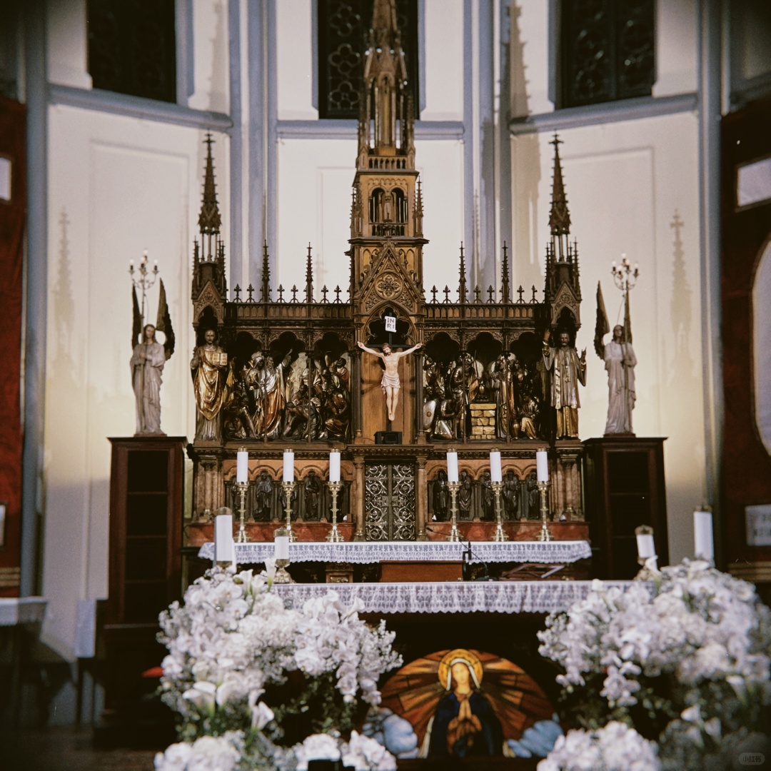 Jakarta-When traveling to Jakarta, you cannot miss the Gereja Katedral Church and the century old caf é Bafe Batavia!