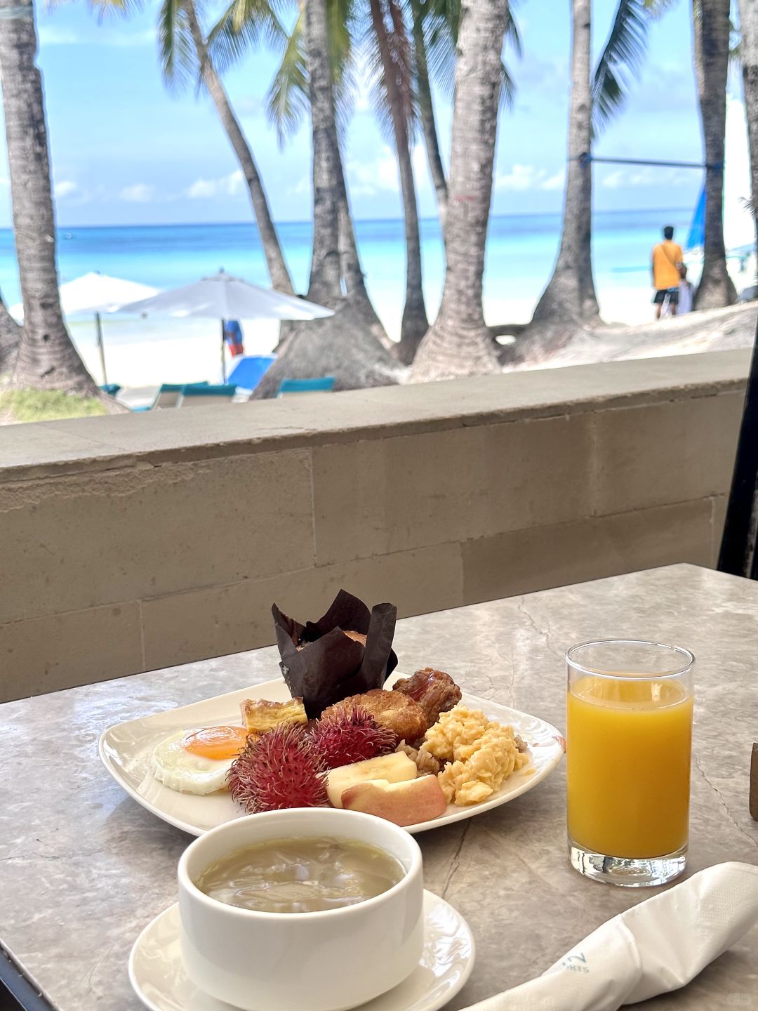 Boracay-S2 Beach Hannah Crystal Sands Hotel, superb pool bar that satisfies all your travel fantasies